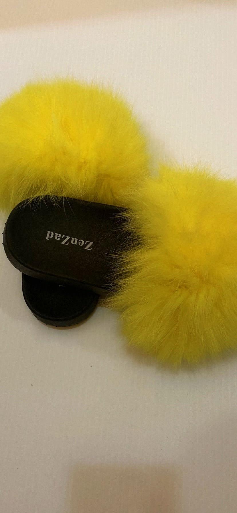 Yellow ting fur slippers